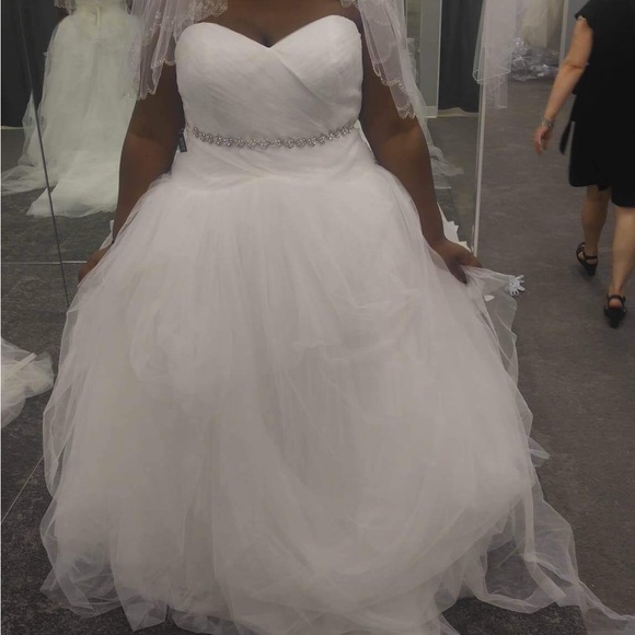 Vera Wang Wedding Dress 2018 - Picture 5 of 5